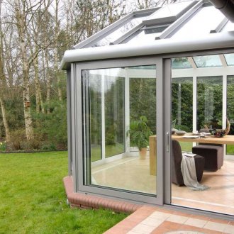 Kunststoffdecke auf der Veranda