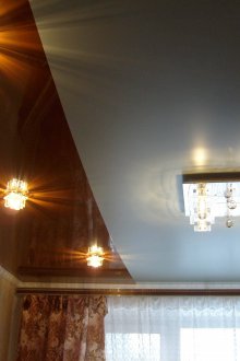 Двуцветен таван в хола