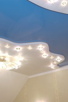 Двуцветен таван с подсветка
