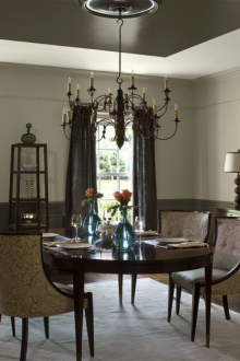 Двуцветен таван в трапезарията