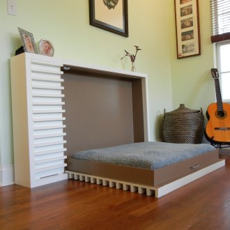 Шкаф със седалка