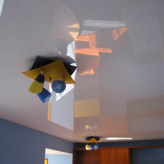 Безпроблемен лъскав таван