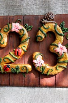 Стая на вратата от гипс