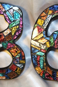 Номер на стъклена врата