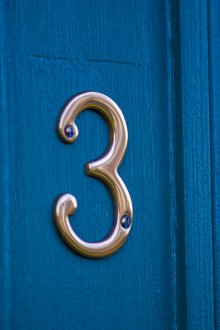 Номер на вратата в злато