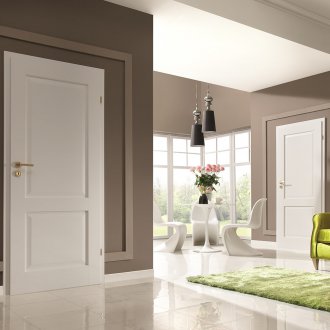 Светла врата във вътрешността на хола