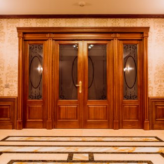 МДФ входна врата със стъкло