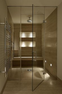 Стъклена махална врата за сауната