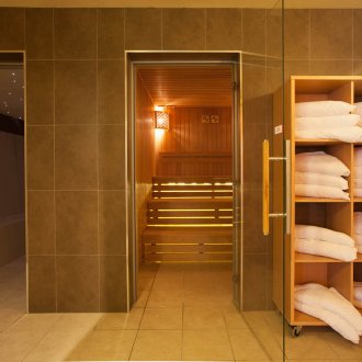 Стъклена врата за шарнирна сауна