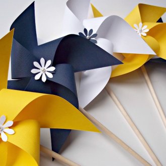 정원이나 오두막을 장식하는 작은 풍차