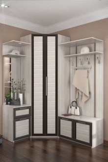 Бял таван в коридора