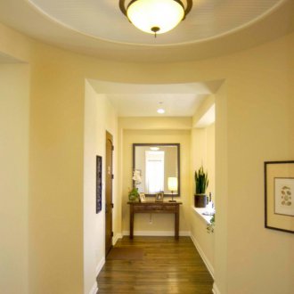 Кръгъл таван в коридора