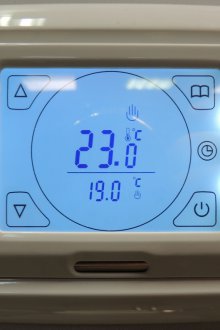 Sentuh termostat untuk pemanasan bawah lantai