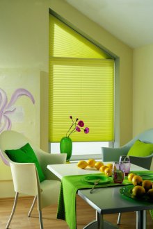 Завеси без пробиване върху капандурен прозорец