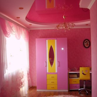 Розов таван в детската стая за момичето