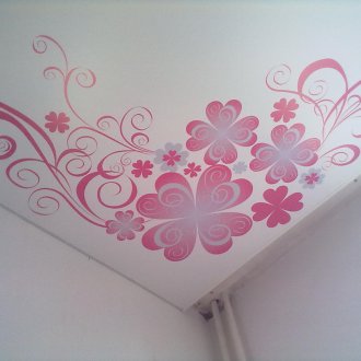 Модел на тавана в детската стая за момичето