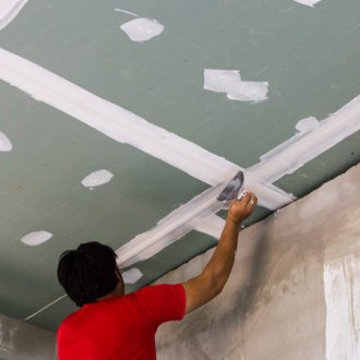 Запълване на пукнатини на тавана с замазка