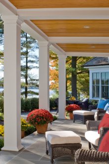 Дизайн веранда на селска къща край езерото