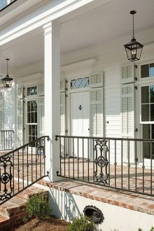 Красива открита веранда на къщата