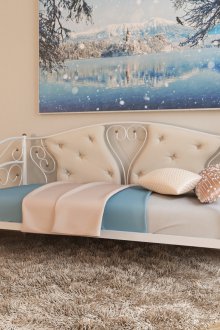 Utusan katil besi tempa