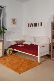 Katil Uthmaniyyah dengan belakang