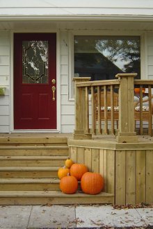 Дървена веранда на частна къща