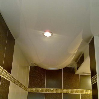 Tuangkan siling bilik mandi