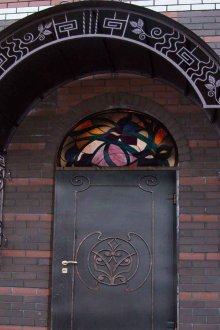 Кована козирка на верандата