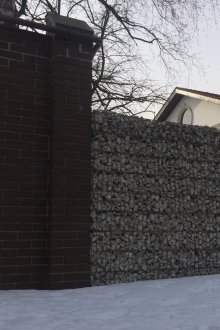 Габион и тухлена ограда