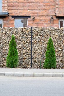 Монолитна ограда от габиони