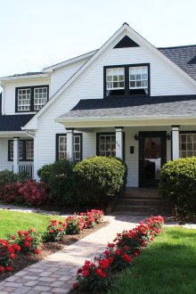 Веранда на уютна частна къща