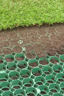 Монтаж на решетка за морава