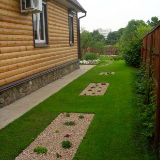 Градинска решетка в градината