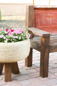 Саксия с гуми за градината