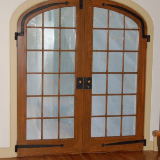 Аркирана врата в етно стил