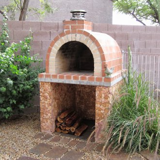 Brick oven with barbecue
