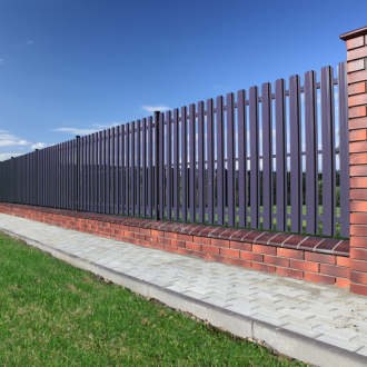 Ограда от ограда за пикет за къщата