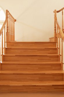 Леко дървено стълбище в стил кънтри