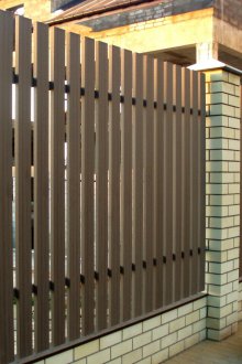 Кафява ограда за пикет