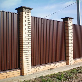 Ограда от ограда на професионална настилка