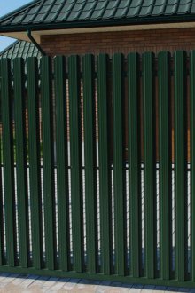 Зелена ограда за пикет