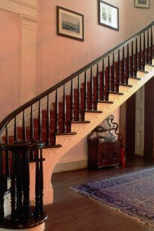 Класическо стоманобетонно стълбище