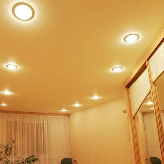 Матов таван в интериора