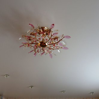 Матов таван с полилей