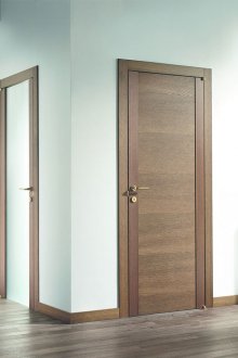 Интериорна кафява врата 2019г