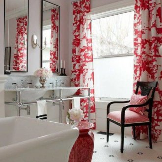 Червени завеси за баня