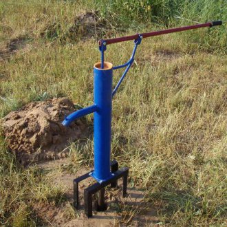 Абисински кладенец с механична помпа