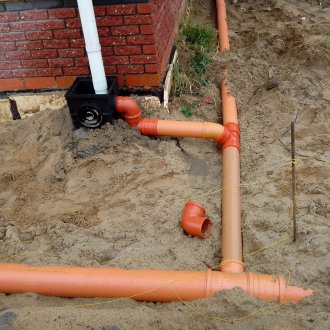 Устройство за отводняване на място