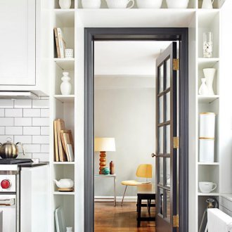 Сива врата в кухнята