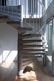 Спирално бетонно стълбище